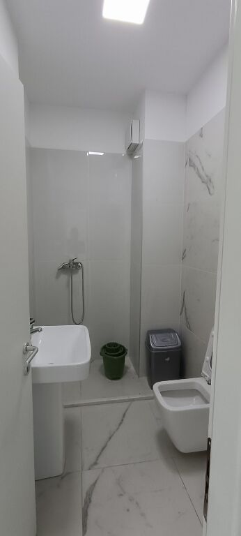 Jepet me qira ambient per zyre tek Kika 2