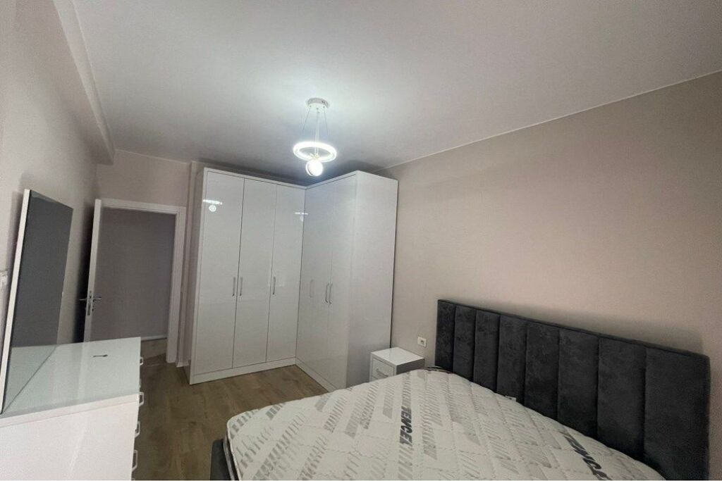 Shitet Apartament 2+1 tek Univers City
