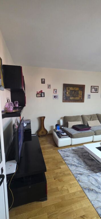 Shitet apartament 1+1 ne Kombinat