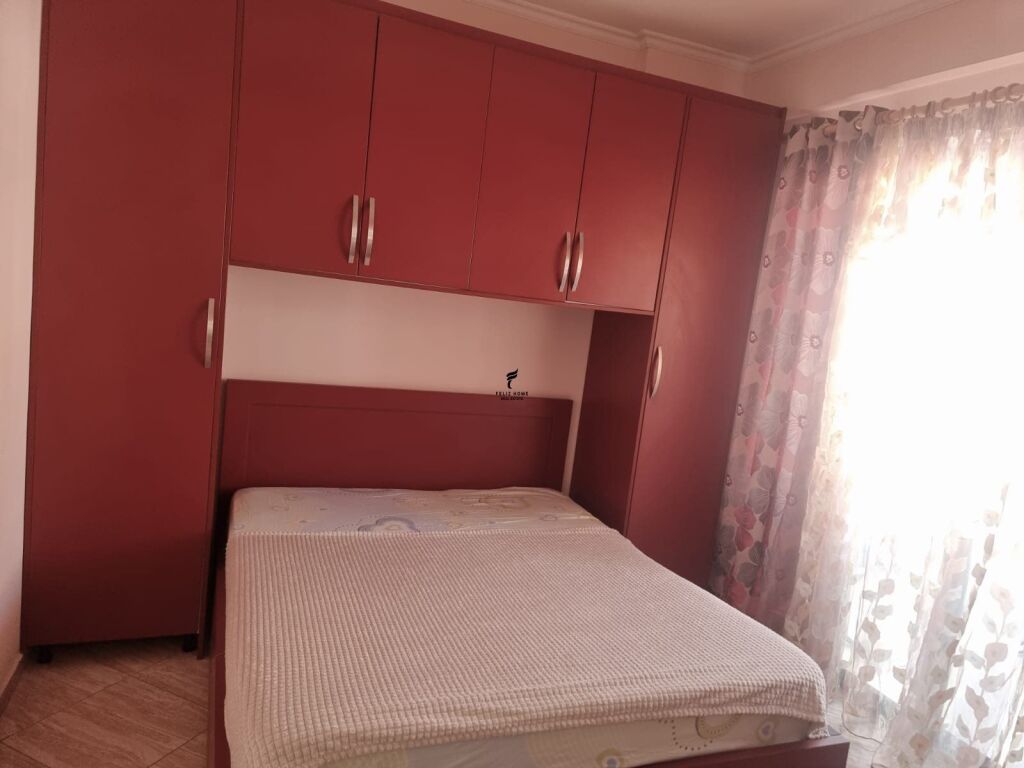 APARTAMENT ME QERA 2+1 PALLATI ME SHIGJETA 50.000 LEKE FH-76102