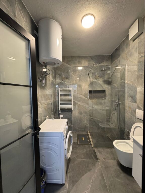 Apartament 1+1 për qira në qendër të Tiranës !