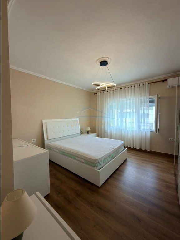 Qira, Apartament 2+1+2 Poste Parkimi, Pazari i Ri.