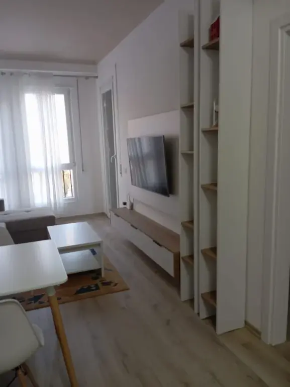 Qera | Apartament 1 + 1 | Rruga 5 Maji | 500 €/muaj