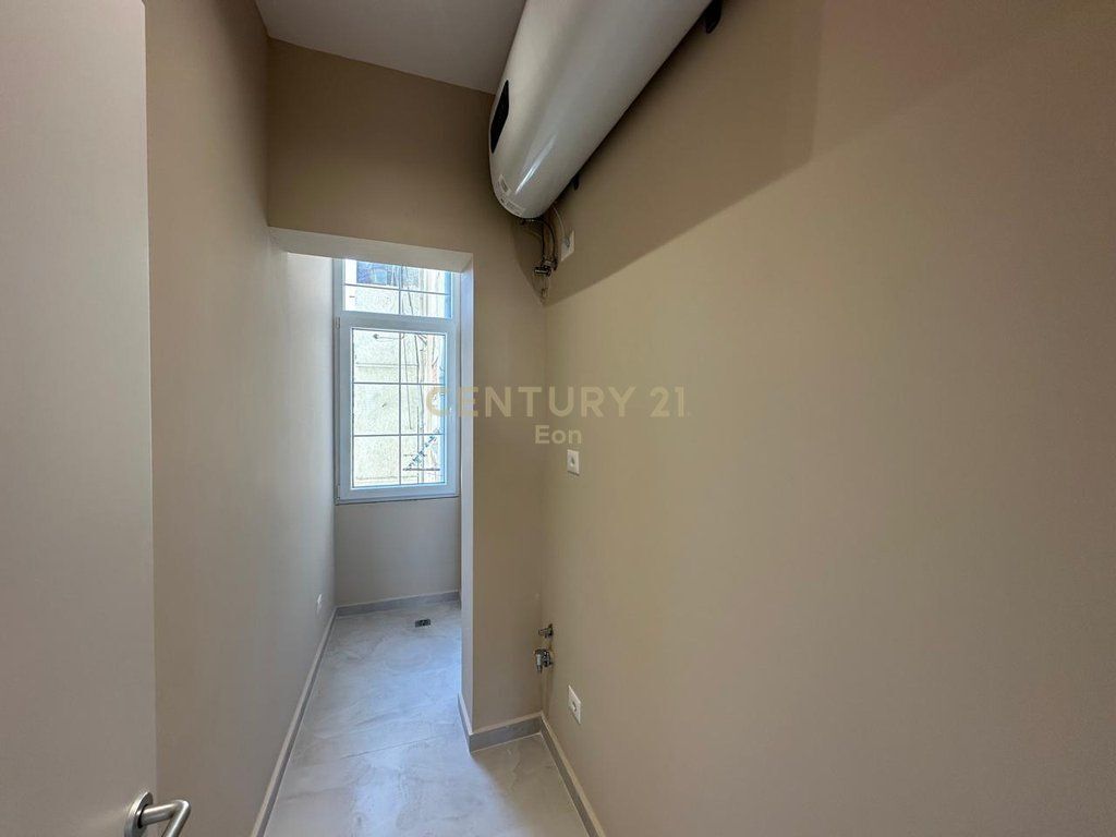 SPACE FOR RENT NEAR THE TRAIN STATION, DURRES !