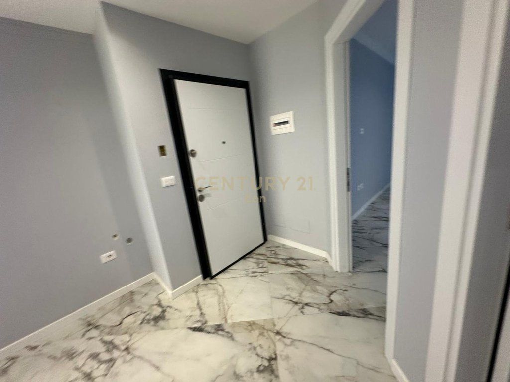 SHITET APARTAMENT 2+1+2 ME PAMJE DETI TEK "WHITE HILL RESIDENCE" NE CURRILA !
