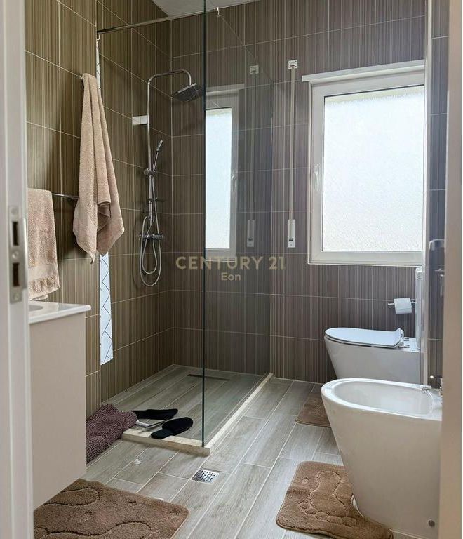 Apartament 2+1+2 Me Qira me Pamje Deti, Vollga Durrës - 900€ | 100 m²
