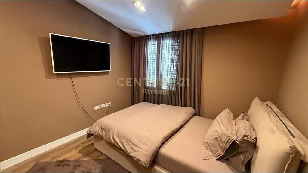 JEPET ME QIRA VILE 3 KATESHE TEK VILAT AMERIKANE! 3,500 € /Muaj