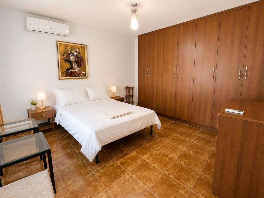 Shtepi 1 katëshe me Qira - Rruga Naum Veqilharxhi, pranë Venue Bar !
