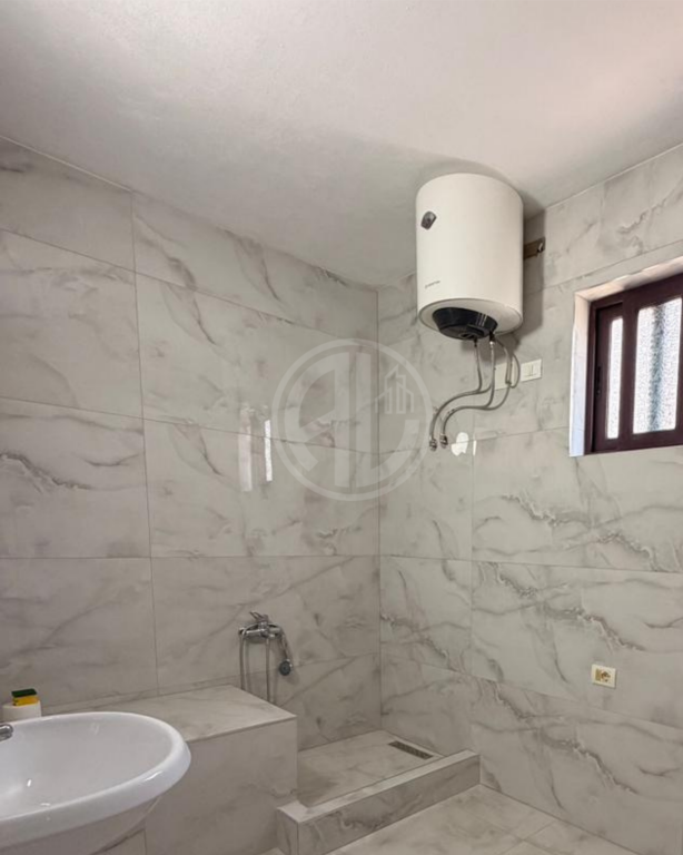 🏡 Jepet me Qera Shtëpi Private 2+1 me Oborr-Prane Kryqi i Kuq Durres