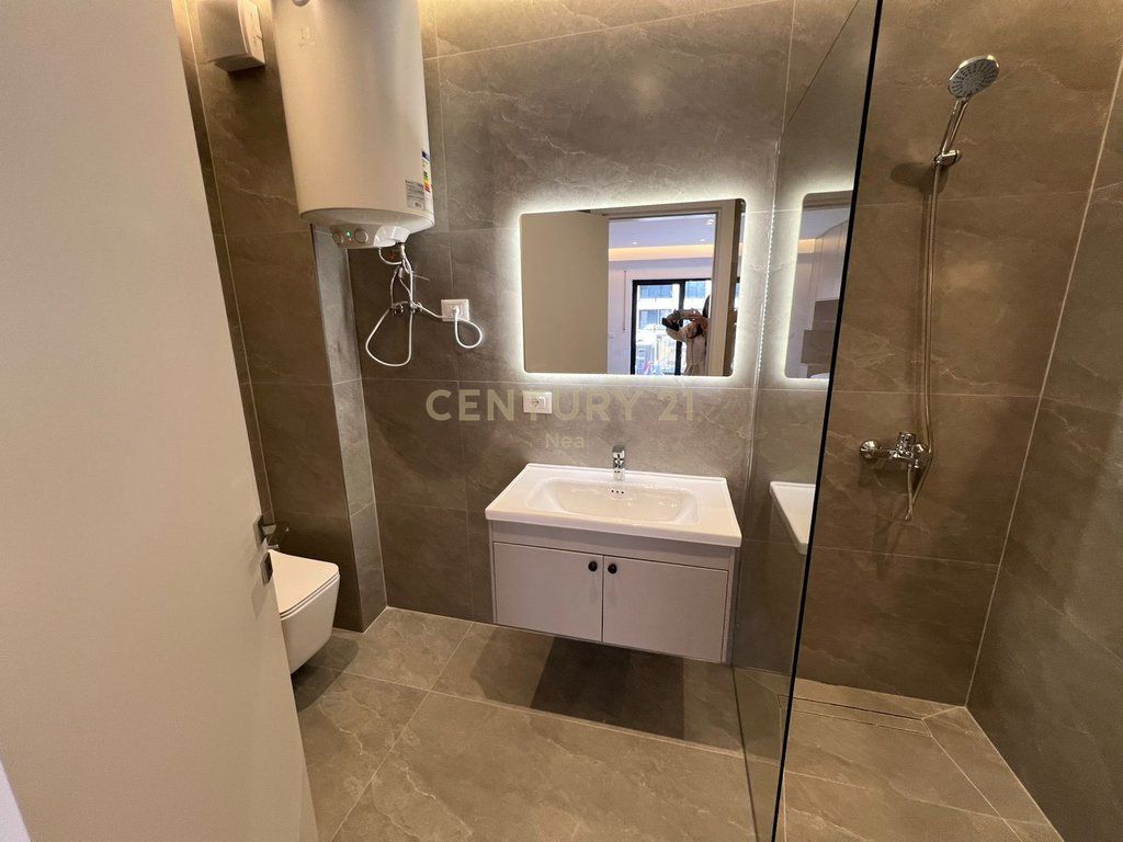 Appartamento 2+1+2 con posto auto in affitto a Kodra e Diellit 2! 1.200 € /Mese