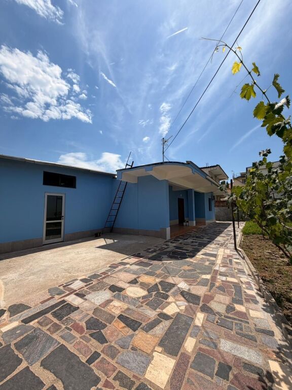 🏡 Jepet me Qera Shtëpi Private 2+1 me Oborr-Prane Kryqi i Kuq Durres