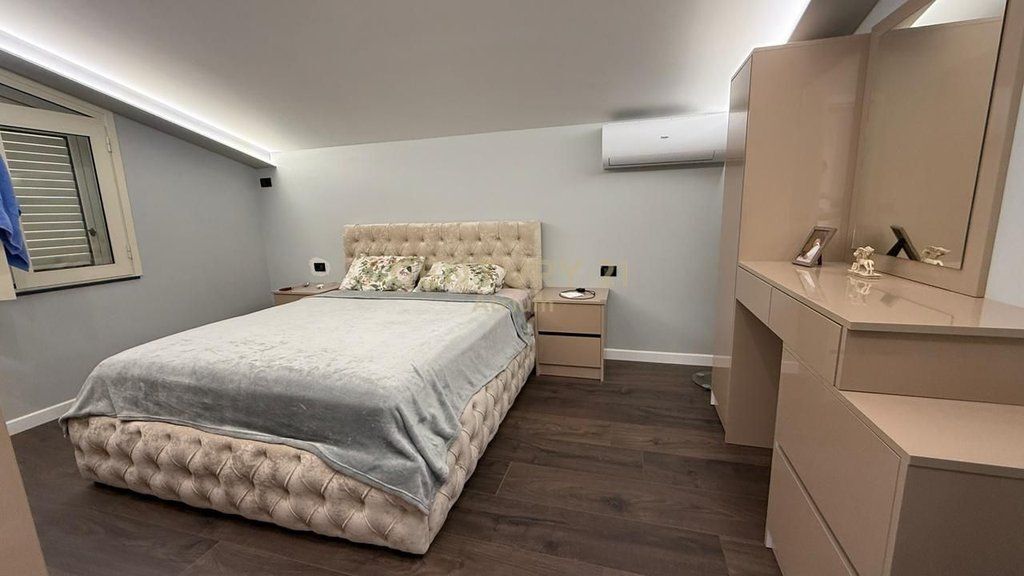 JEPET ME QIRA VILE 3 KATESHE TEK VILAT AMERIKANE! 5,000 € /Muaj