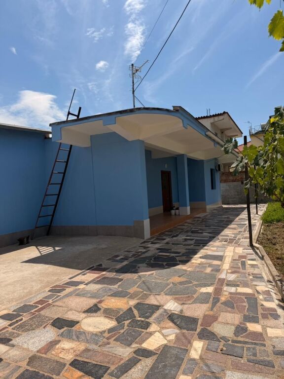 🏡 Jepet me Qera Shtëpi Private 2+1 me Oborr-Prane Kryqi i Kuq Durres