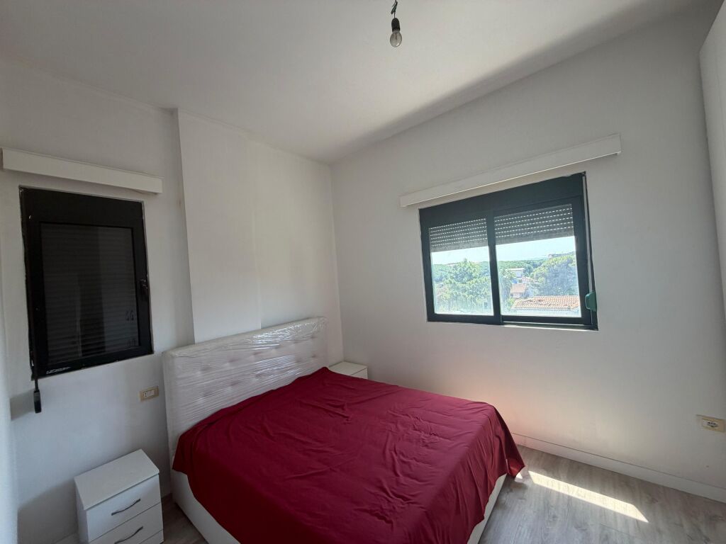 Shitet Apartament 1+1 ne Malin e Robit
