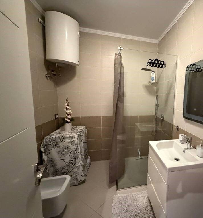 Apartament komod 1+1 me qira !