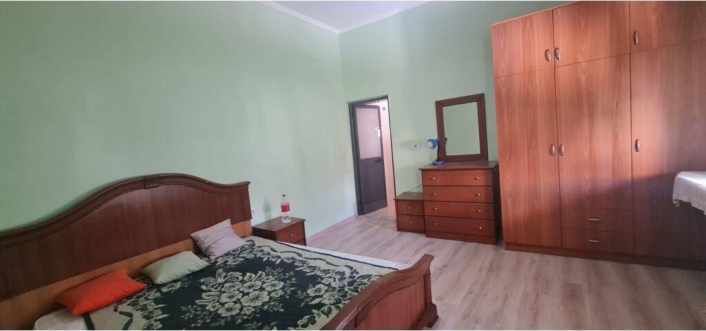 Prane rruges se Kavajes (Rr. Hajdar Hidi), Apartament 1+1!