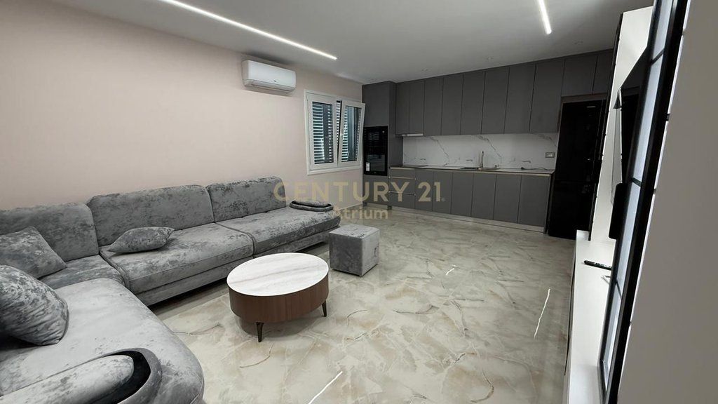 JEPET ME QIRA VILE 3 KATESHE TEK VILAT AMERIKANE! 5,000 € /Muaj
