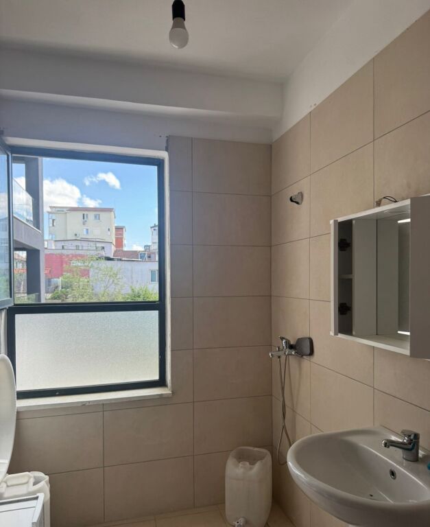 Qera | Apartament 3 + 1 | Rruga 5 Maji | 500 €/muaj