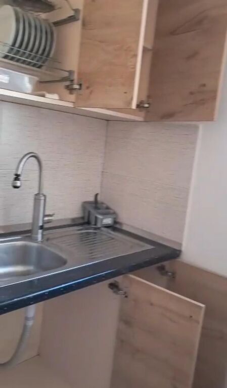 Rent | Apartament 1 + 1 | Komuna Parisit | 450 €/month