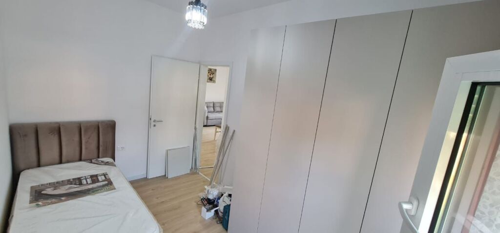 🏢Ne zonen e Ali Demit,Kompleksi Kadiu,jepet me qera apartament,2+1,i mobiluar.50,000Leke    