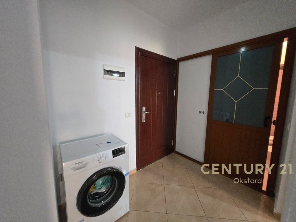 APARTAMENT 1+1 ME QIRA NE YZBERISHT PALLATET DILO! 450 € /Muaj