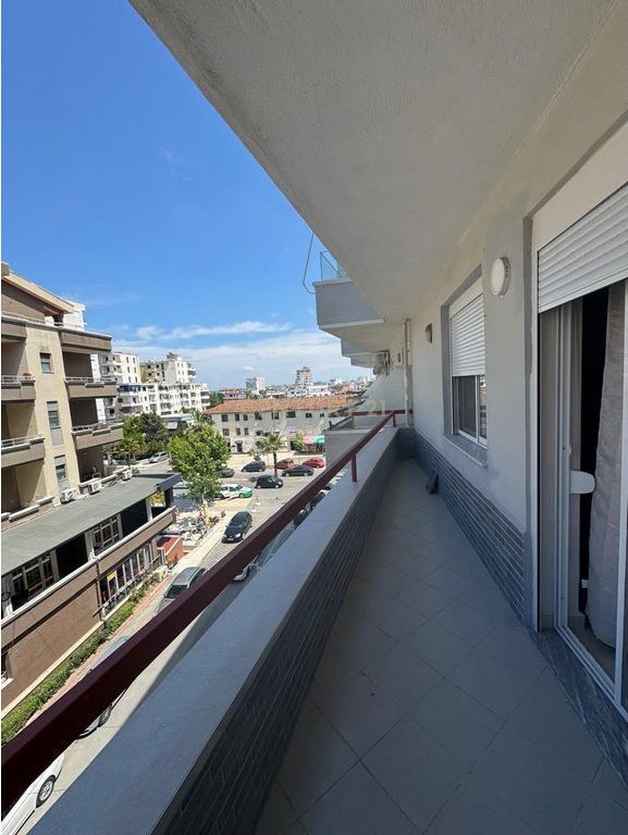 Affittasi Appartamento 2+1 con Vista Mare sulla Spiaggia, Durrës !
