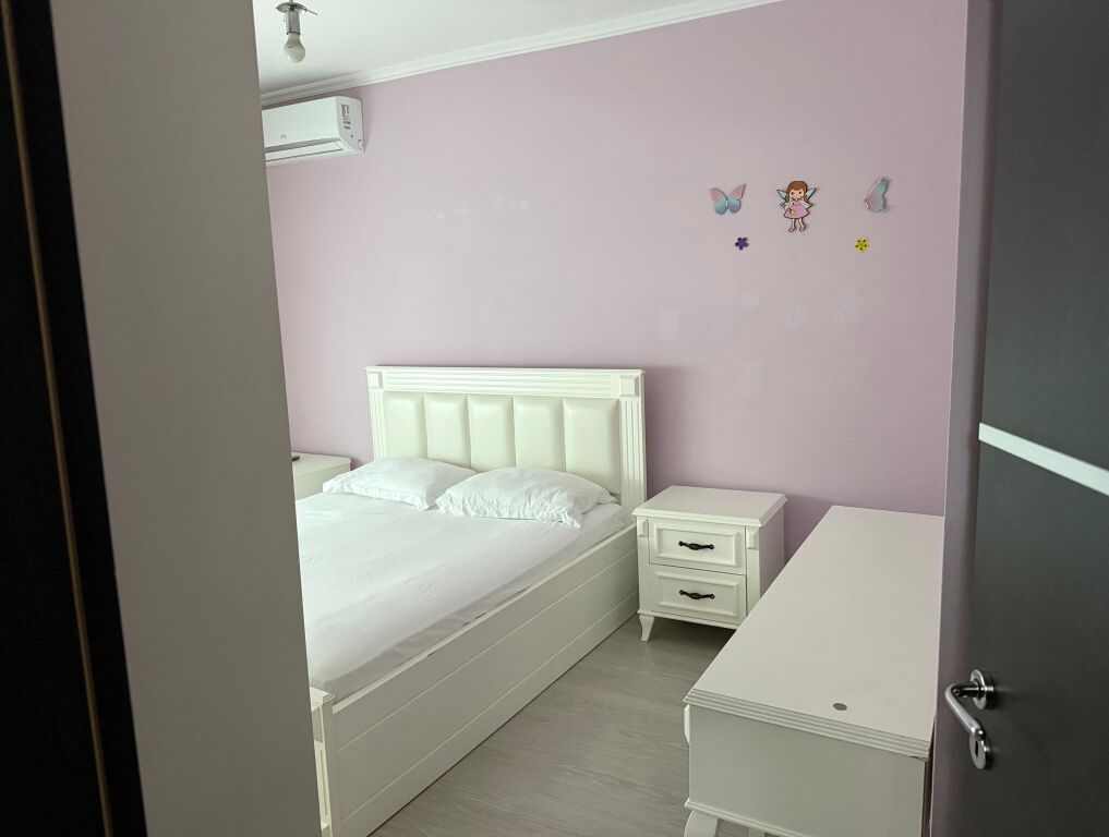 Jepet me qira 2+1+1 Komuna e Parisit 700€