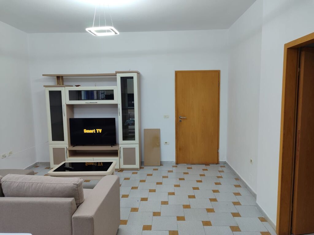Qera | Shtëpi private 1 + 1 | Shkozë | 300 €/muaj