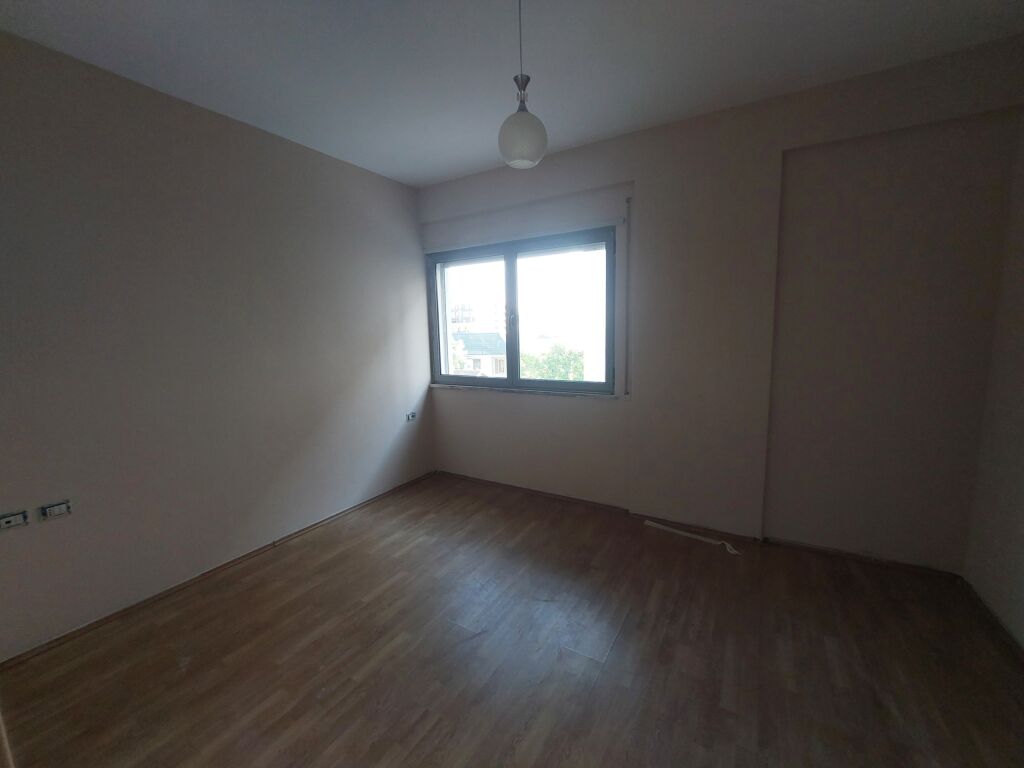 Qera | Apartament 1 + 1 | Rruga 5 Maji | 400 €/muaj