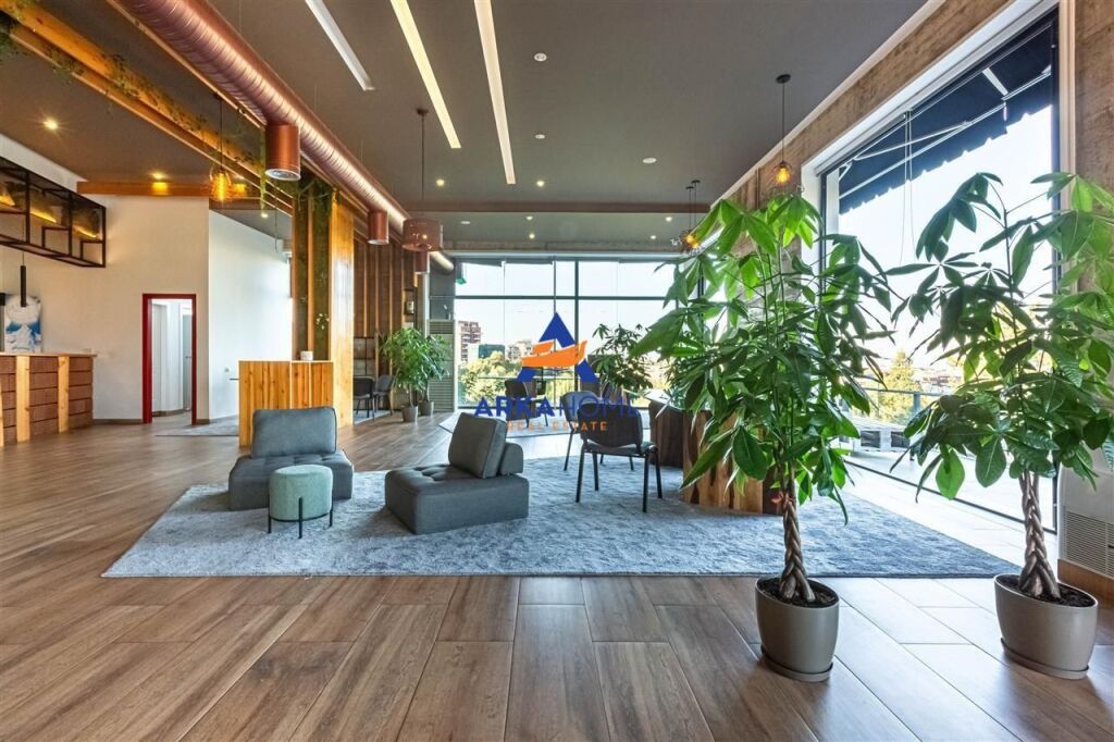 SHARED OFFICE SPACE FOR RENT 220 M2 "ABOVE THE BOTANICAL GARDEN" 600 EURO