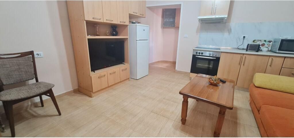 Prane rruges se Kavajes (Rr. Hajdar Hidi), Apartament 1+1!