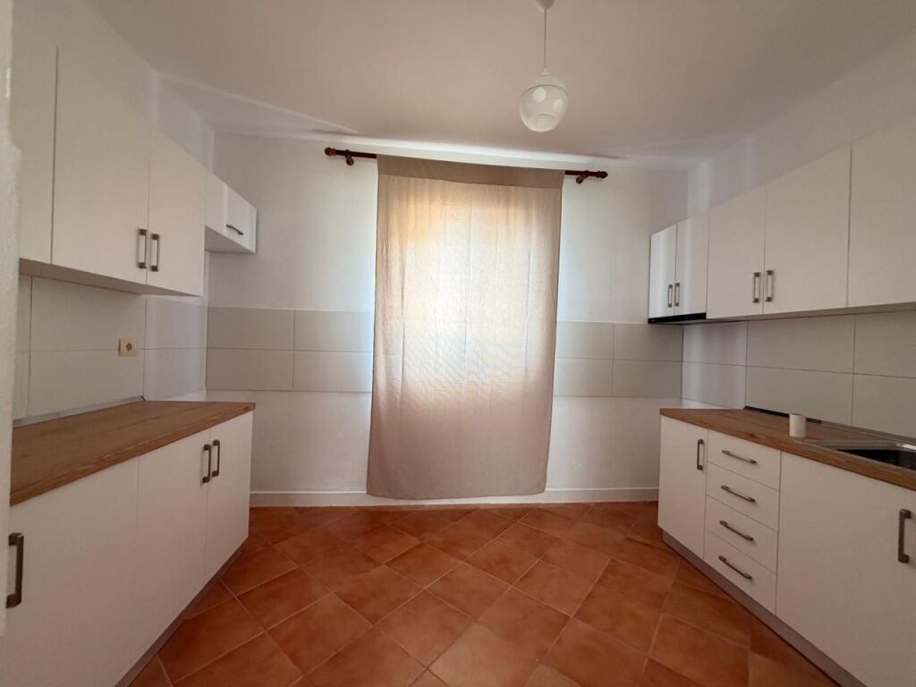 🏡 Jepet me Qera Shtëpi Private 2+1 me Oborr-Prane Kryqi i Kuq Durres