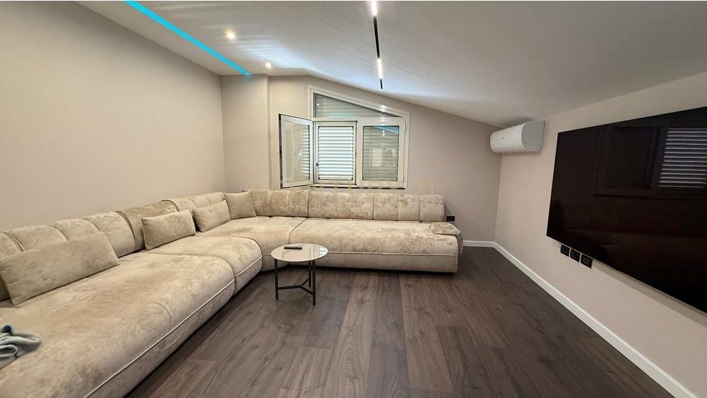JEPET ME QIRA VILE 3 KATESHE TEK VILAT AMERIKANE! 5,000 € /Muaj