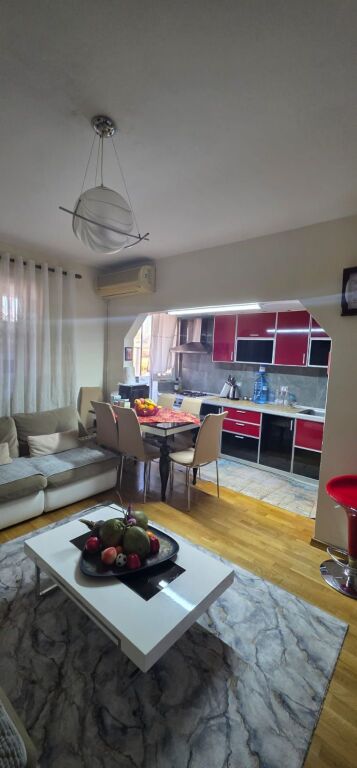 Shitet apartament 1+1 ne Kombinat