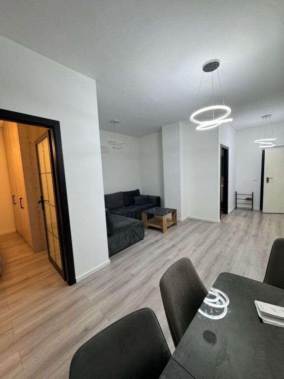Apartament 1+1 për qira në qendër të Tiranës !