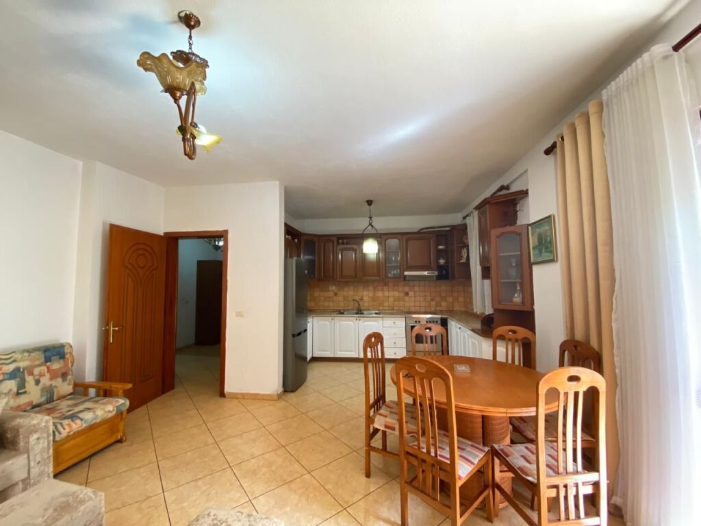 Apartament 2+1 Me Qira tek Mbikalimi i Komuna e Parisit