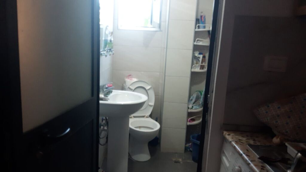 Jepet me qira 1+1 e mobiluar kati i dytë shtëpi private në Astir 30,000 L/muaj.