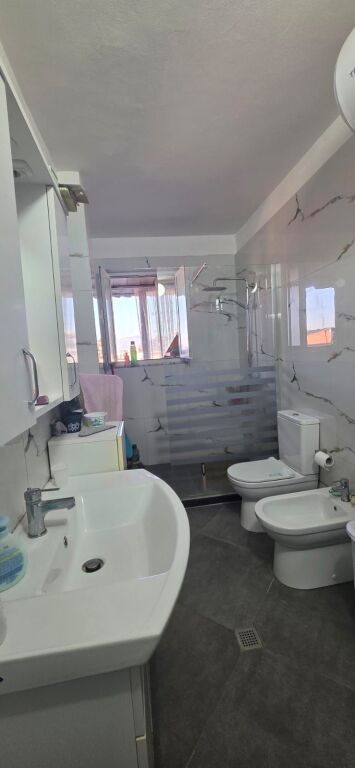 Shitet apartament 1+1 ne Kombinat