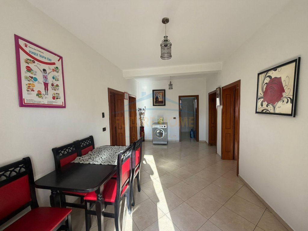 Jap me Qera Apartament 2+1, Rruga 5 Maji