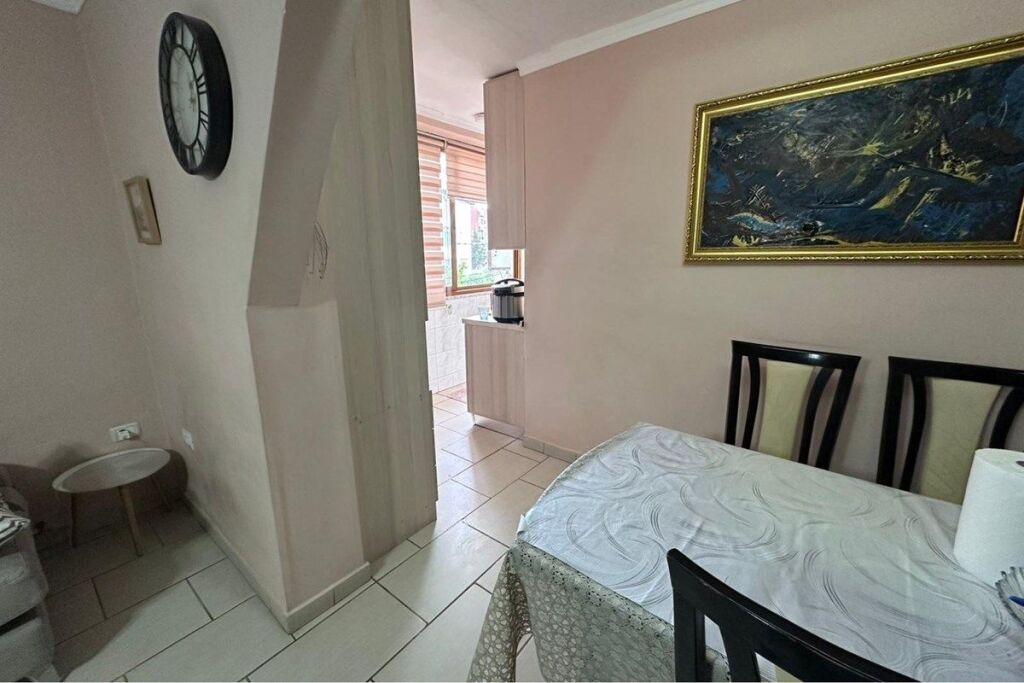 Shitet Apartament 1+1 tek Materniteti i Ri