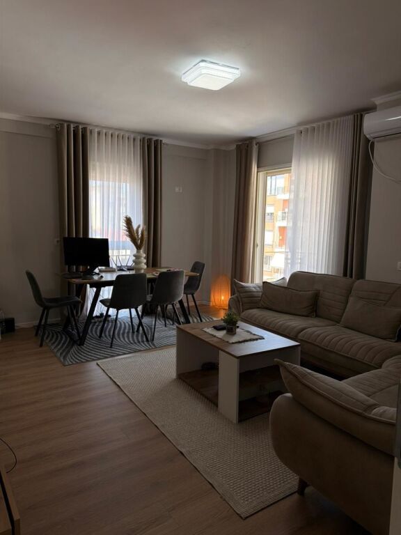 Qera | Apartament 2 + 1 | Stacioni i Trenit | 750 €/muaj