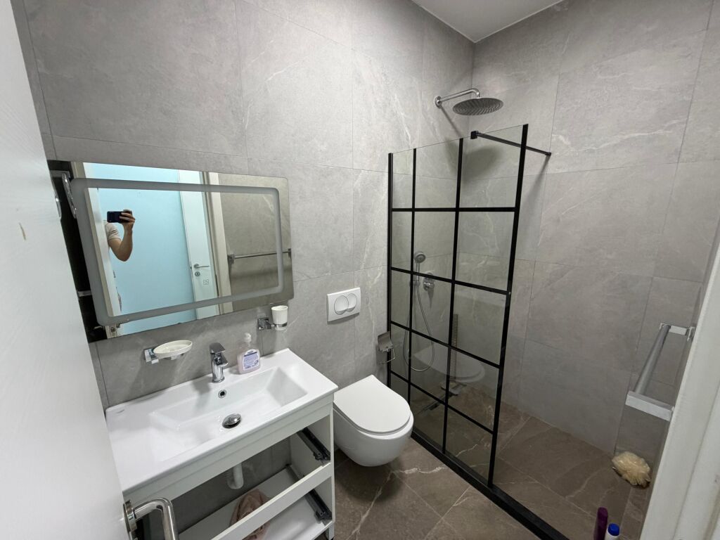 🏡 Jepet me qera apartament 2+1 + 2 tualete📍 Rruga e Dibres, prane Vila Goldi ✨
