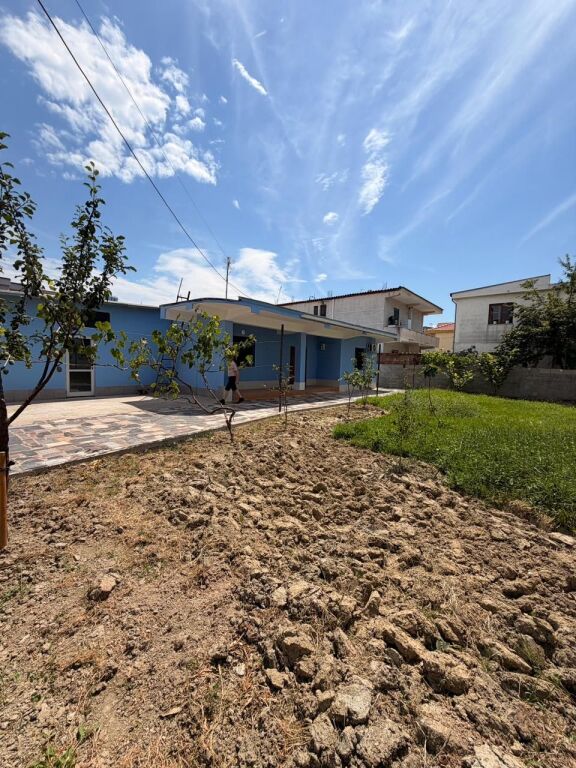 🏡 Jepet me Qera Shtëpi Private 2+1 me Oborr-Prane Kryqi i Kuq Durres