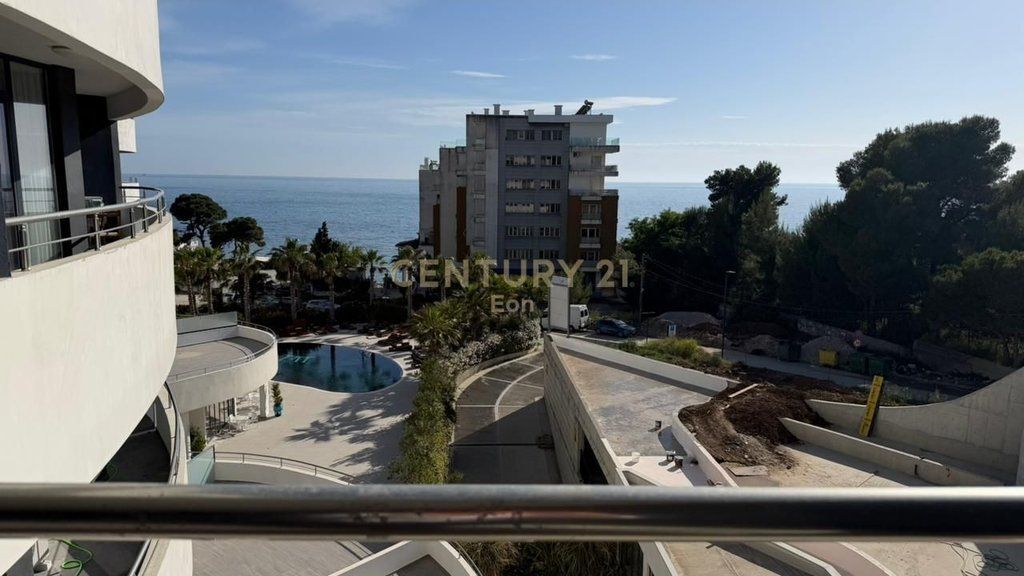 Apartament luksoz 2+1+2+garazh per qira tek White Hill Residence!