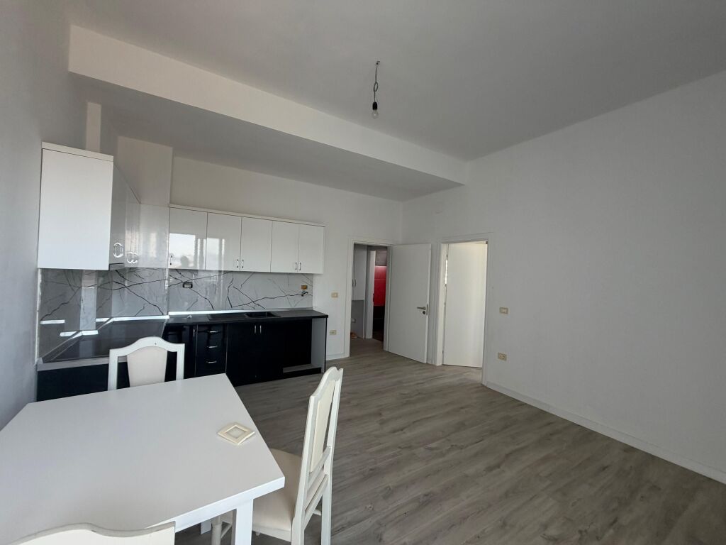 Shitet Apartament 1+1 ne Malin e Robit
