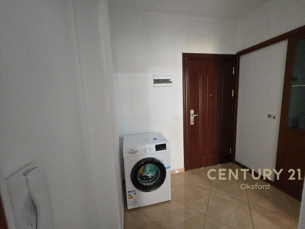 APARTAMENT 1+1 ME QIRA NE YZBERISHT PALLATET DILO! 450 € /Muaj
