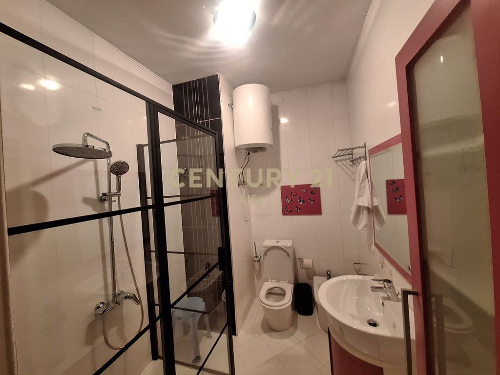 Apartament 2+1+Post Parkimi per shitje tek Rruga e Barrikadave