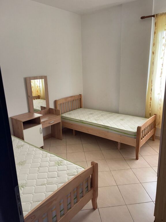 APARTAMENT 2+1. 40000 LEKE.VILAT GJERMANE