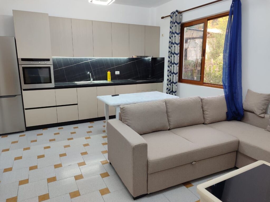 Qera | Shtëpi private 1 + 1 | Shkozë | 300 €/muaj