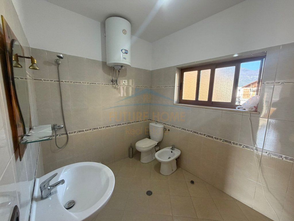 Jap me Qera Apartament 2+1, Rruga 5 Maji